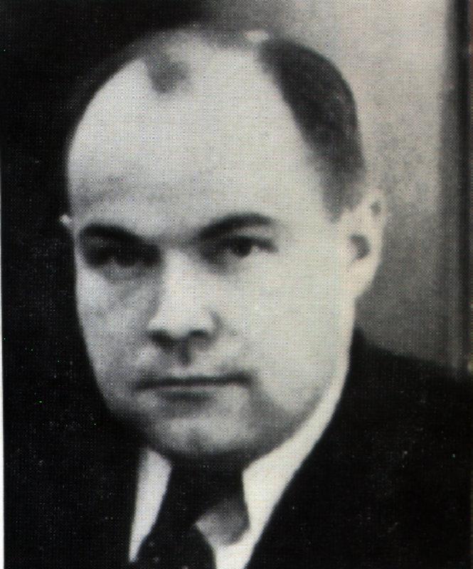 Federalny agent ds. narkotyków George Hunter White został zatrudniony przez Sidneya Gottlieba do prowadzenia tajnych ośrodków CIA w Nowym Jorku i San Francisco, gdzie potajemnie podawał nieświadomym osobom między innymi LSD i rejestrował ich zachowanie.