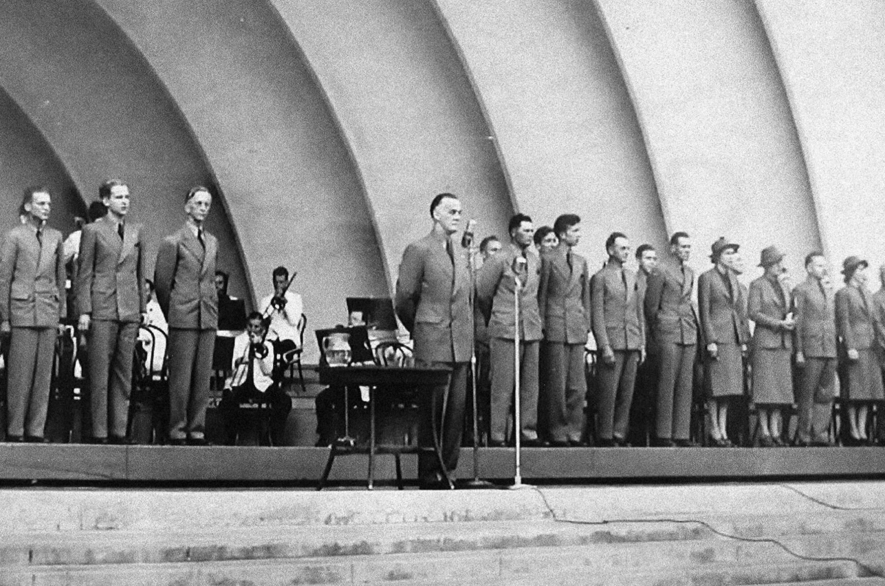 Haldeman (drugi od prawej) był liderem Technocracy Inc., organizacji, która opowiadała się za całkowitym demontażem demokracji.